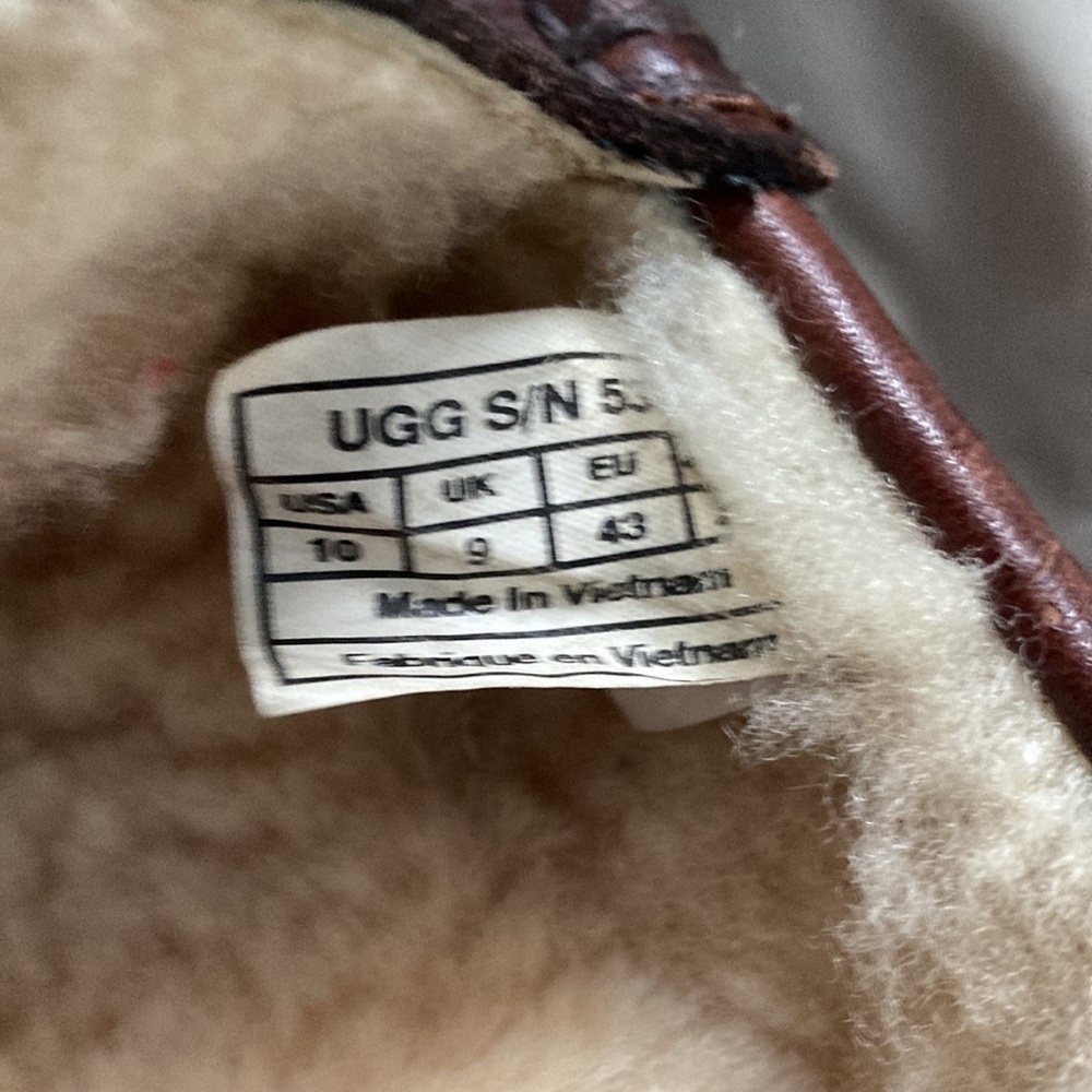 UGG Slippers - Picture 8 of 10